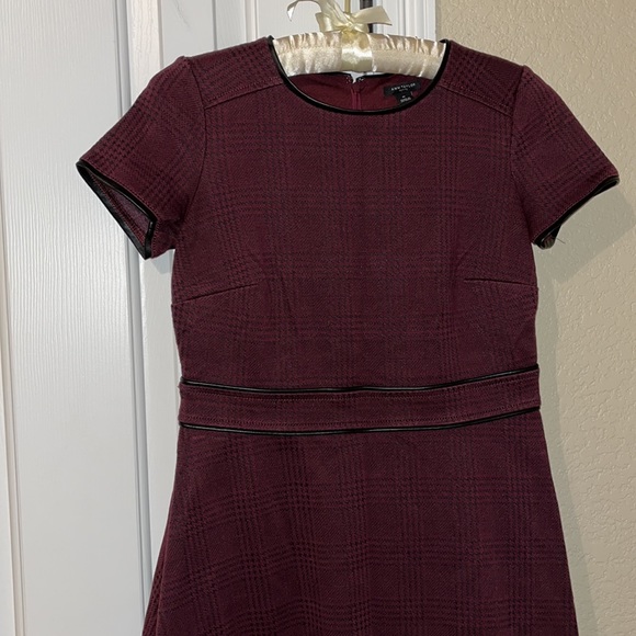 Ann Taylor dress with imitation leather around the waist and collar - Picture 4 of 6